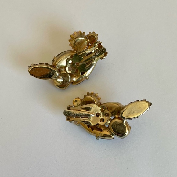 Vintage Signed Kramer Opalescent Leaf Motif Clip Earrings - Picture 5 of 7